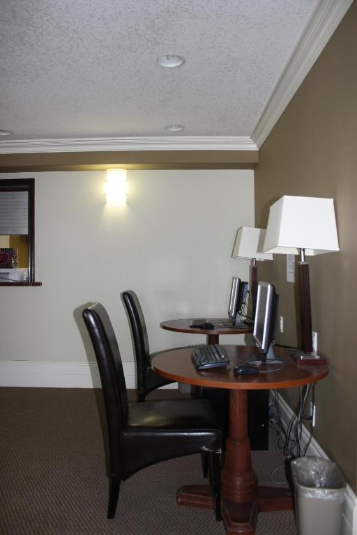 Lakeview Inns & Suites - Edson Airport West Exteriér fotografie